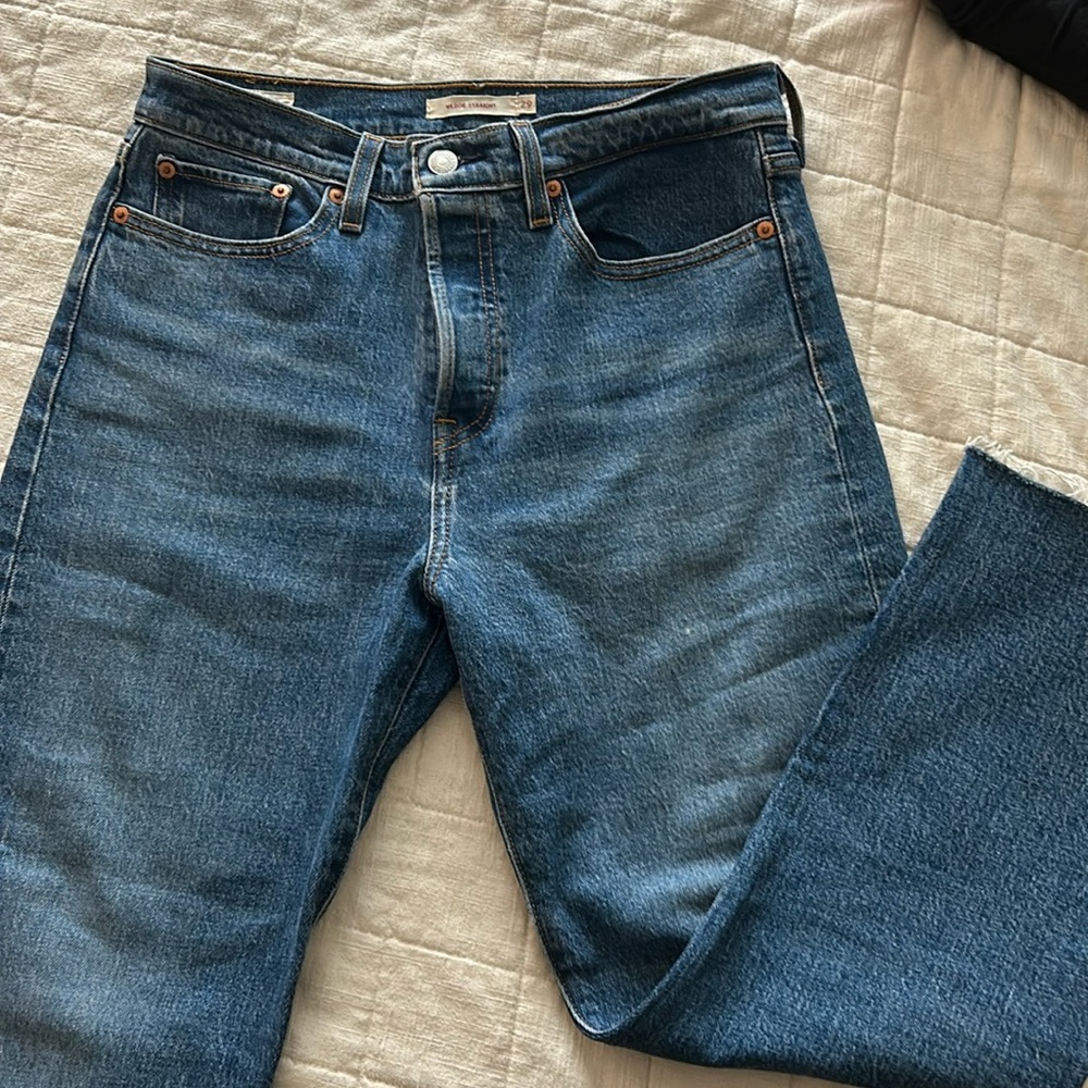 Levi’s wedgie straight jeans. Hardly worn, great condition, size 29.